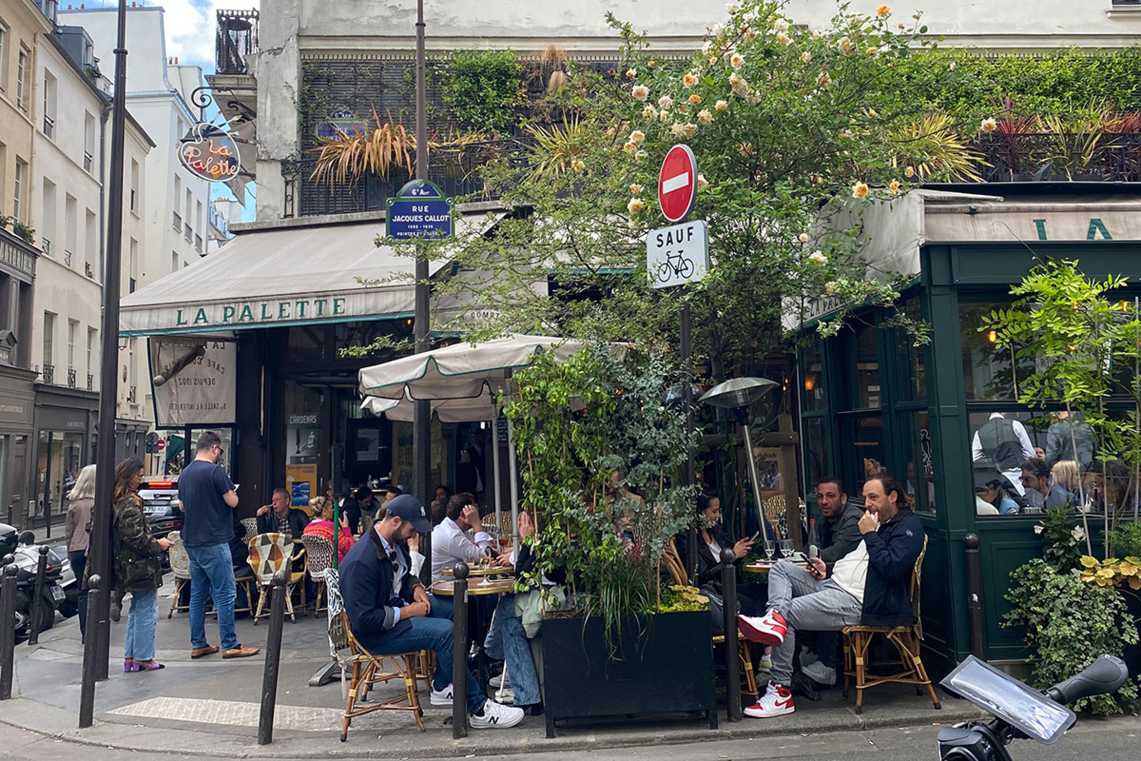 corner outdoor dining in paris with plantings