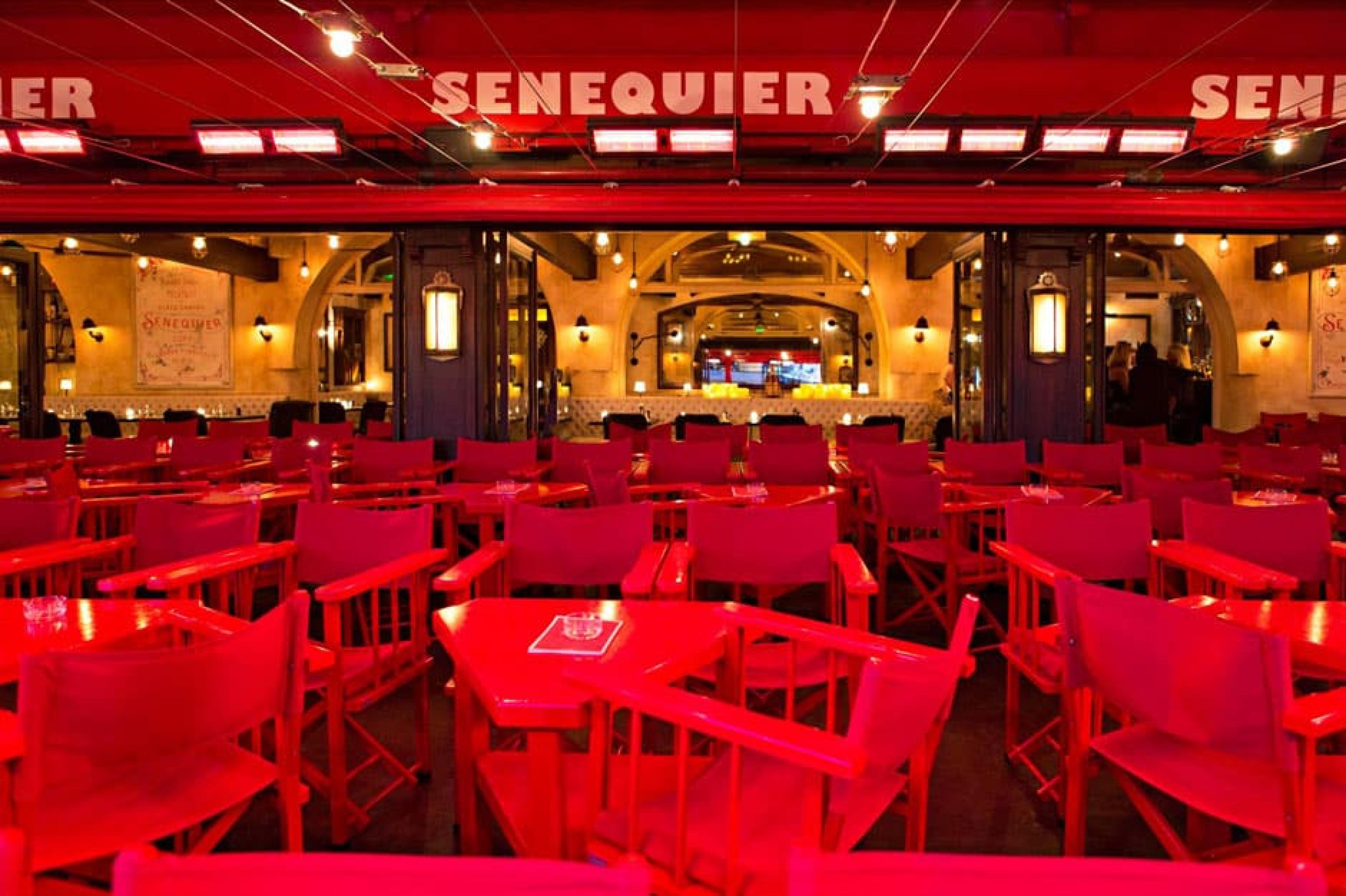 Bar at Café Le Sénéquier, St. Tropez, France