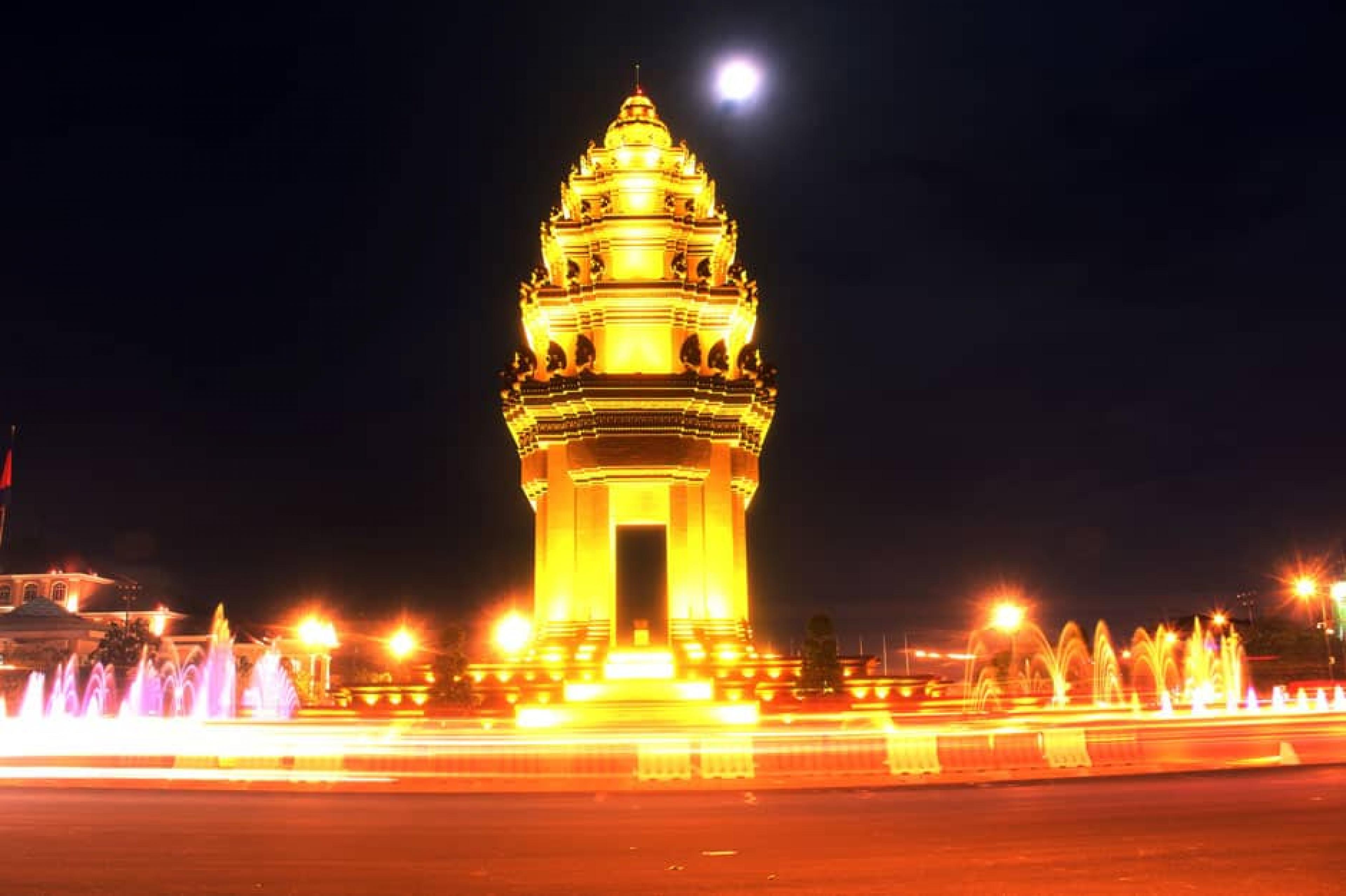 Aerial View - Independence Monument,Phnom Penh, Cambodia - Courtesy of Mao Piseth