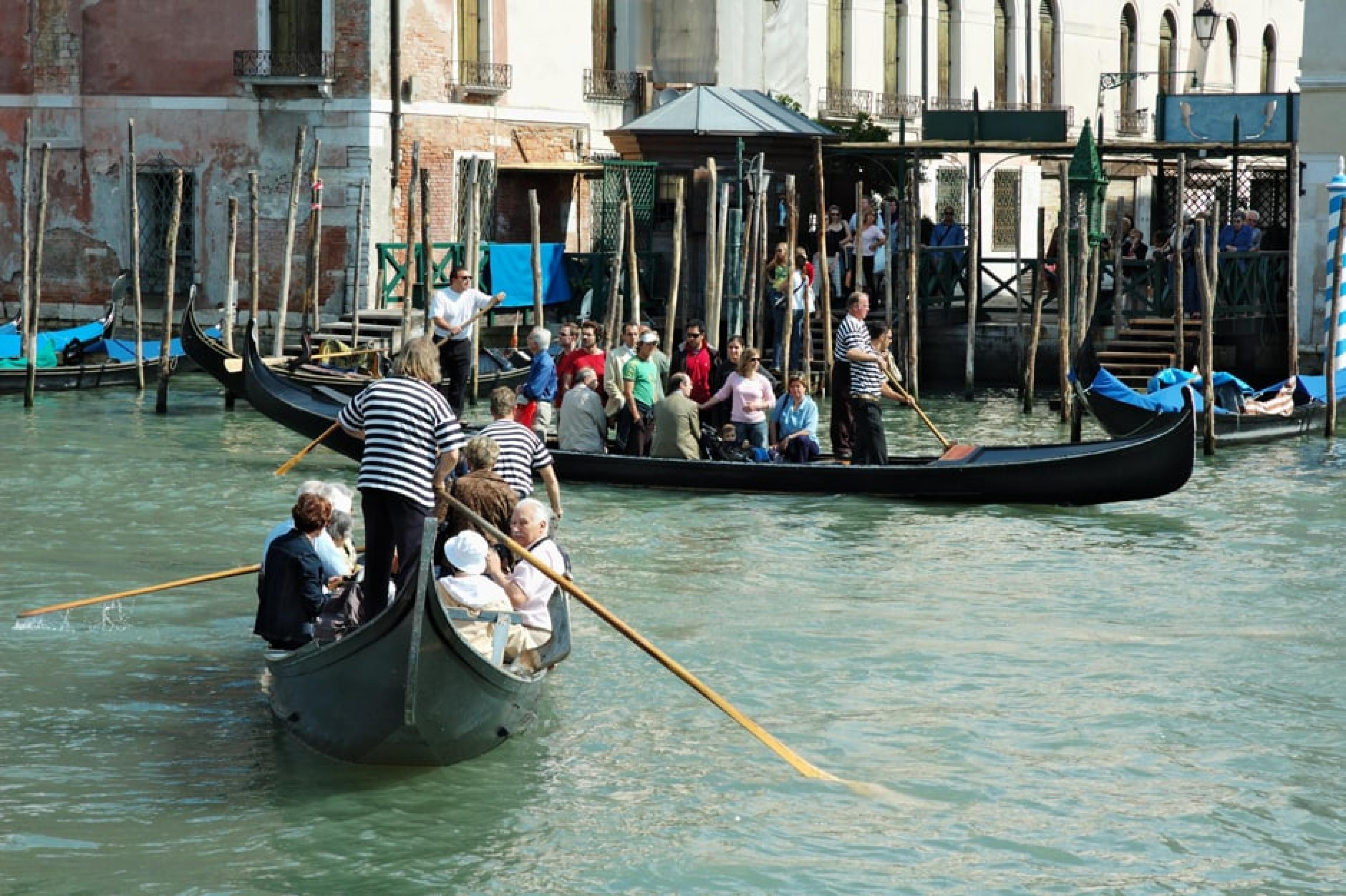 Aerial View - Indagare Tours: Venetian Rowing Lesson,Venice, Italy - Courtesy Gary Houston
