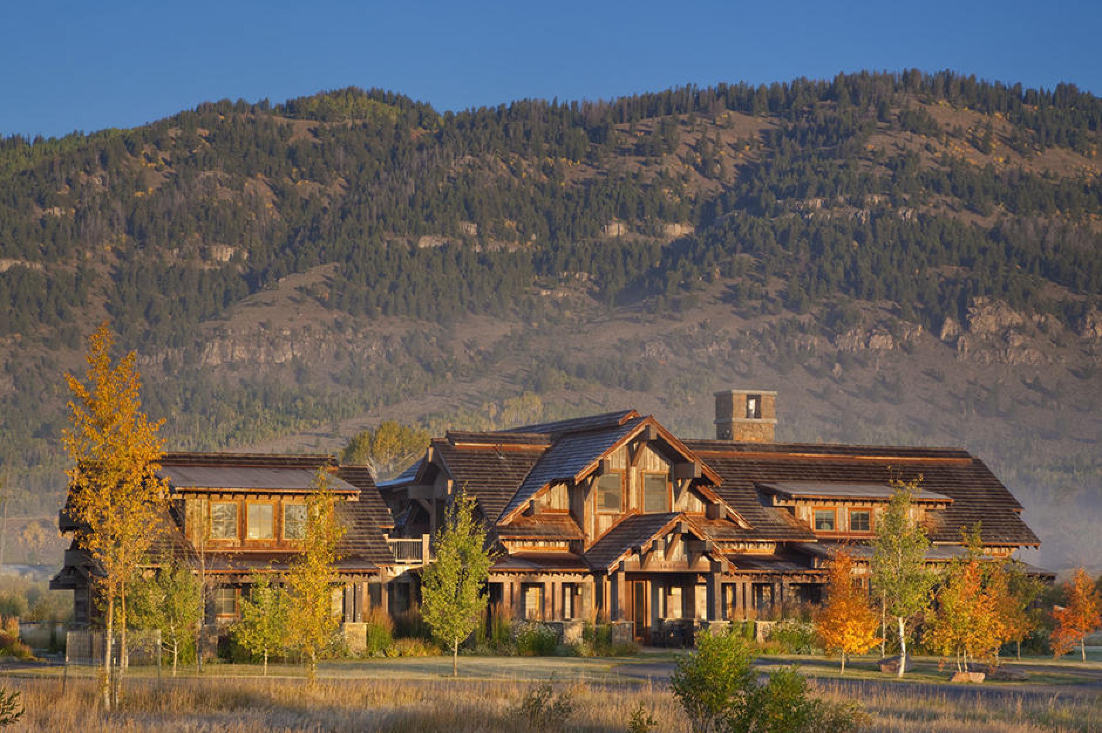 Exterior View - Villa Rentals, Jackson Hole, American West - Courtesy Gordon Gregory Photography