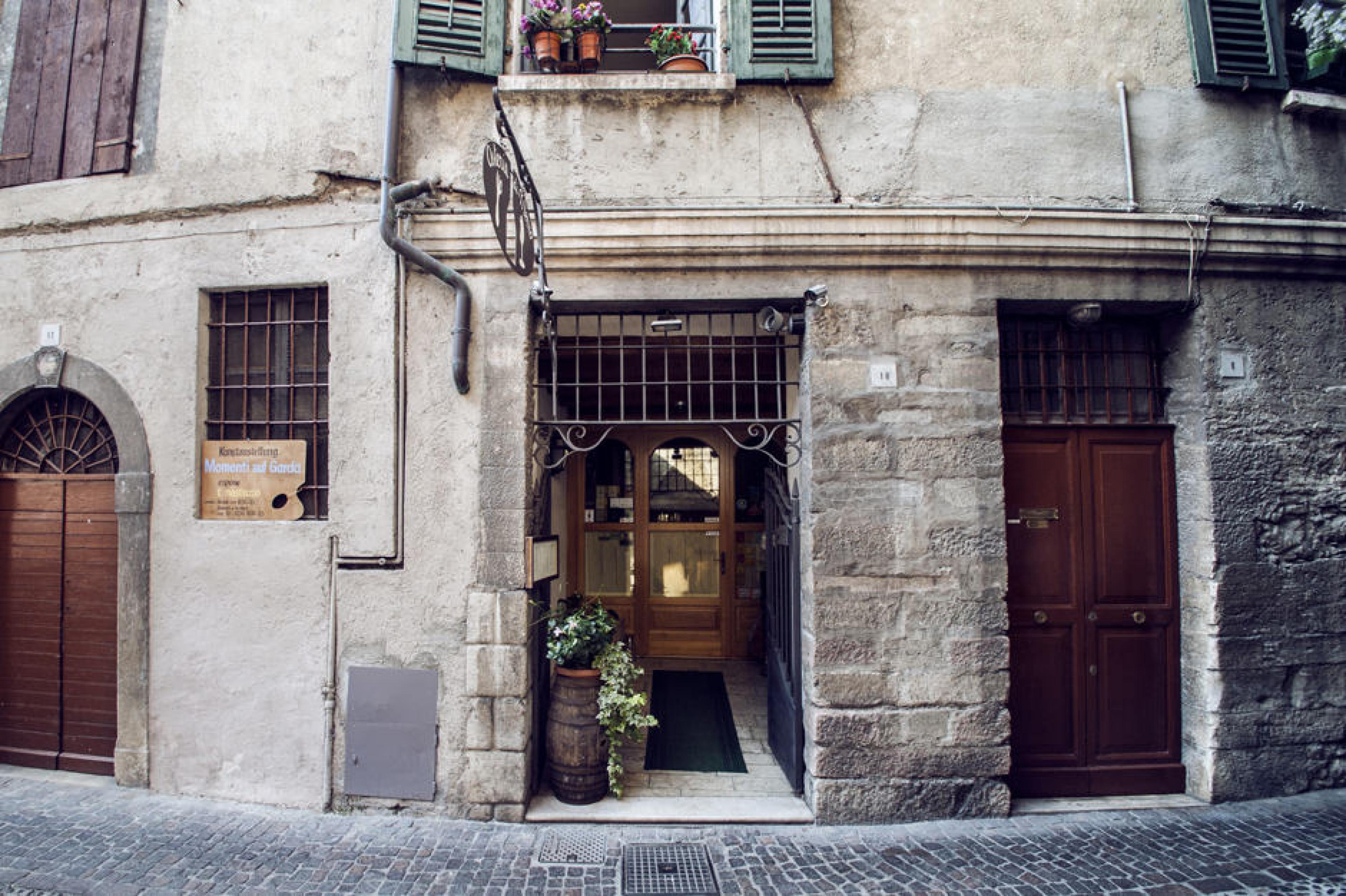 Exterior View : Osteria di Mezzo,  Lake Garda, Italy