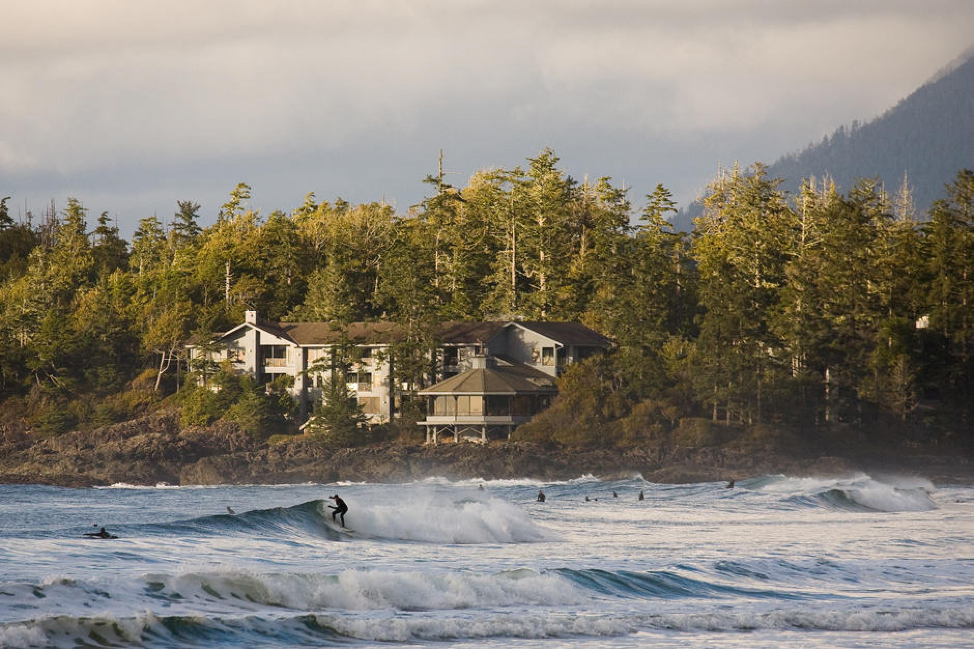 Surf and The Pointe Wayne Barnes at Wickaninnish Inn, Vancouver Island, Canada