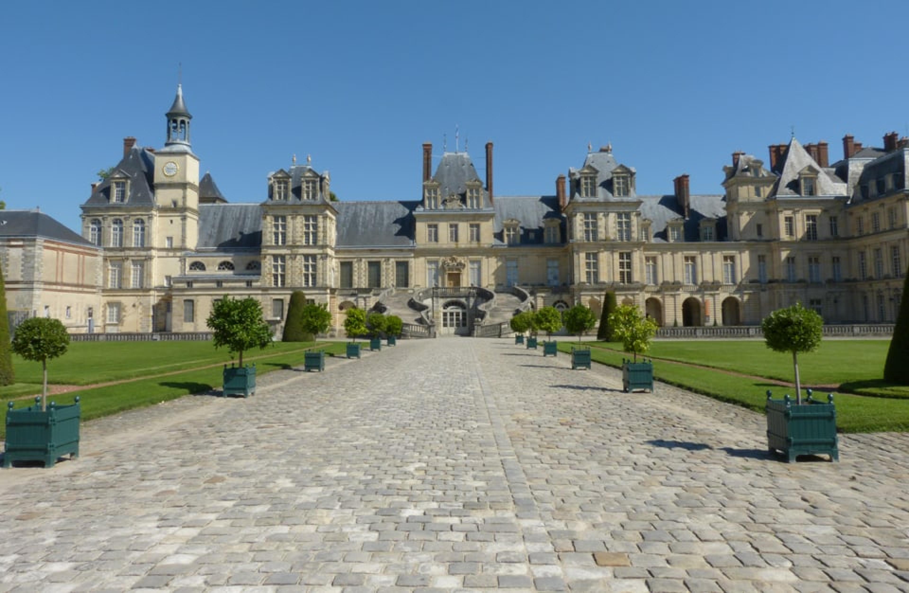 Exterior View - Château de Fontainebleau , Paris, France - Courtesy Pier G.
