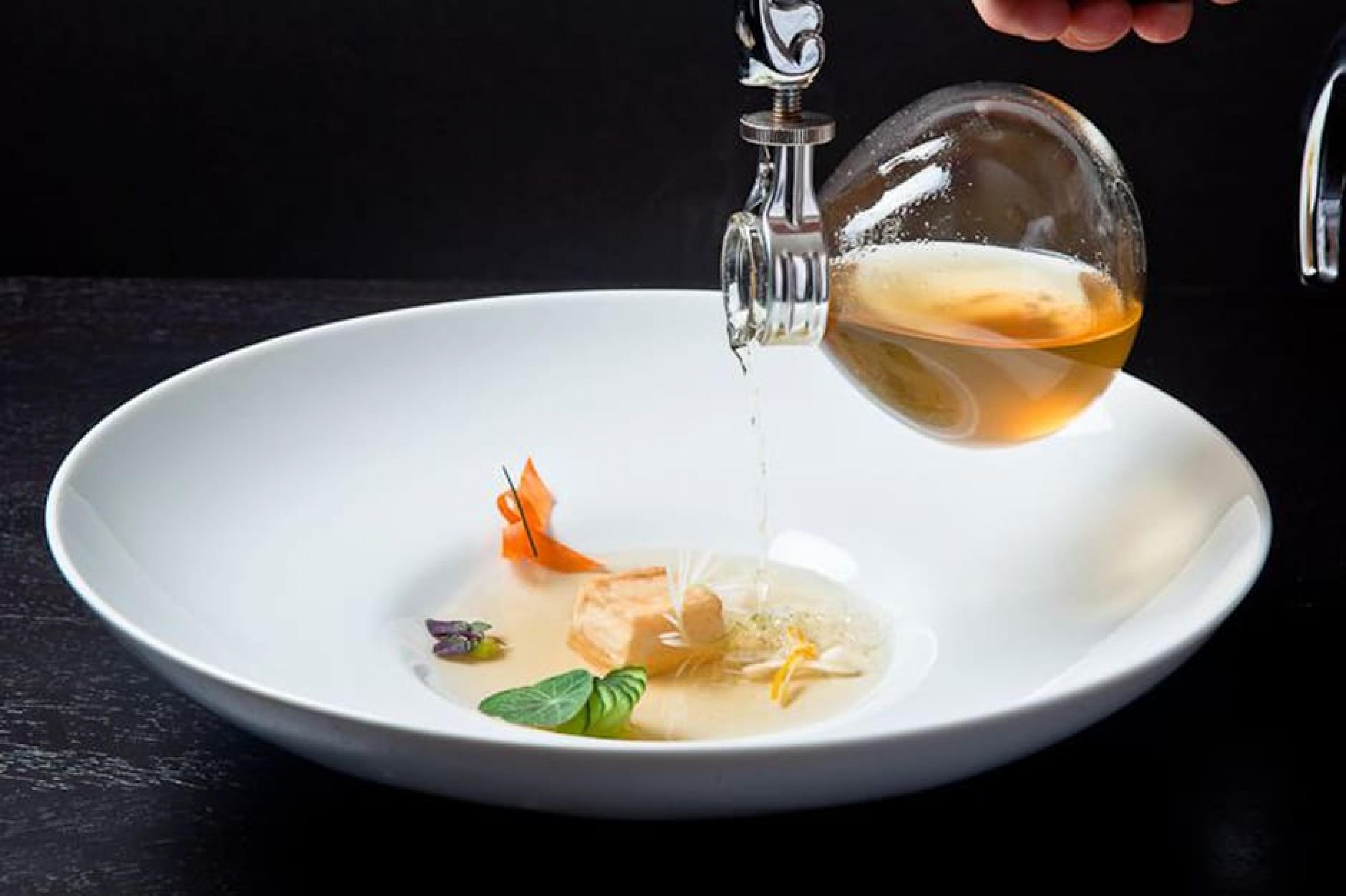 Tea at Alinea, Chicago, Midwest - Courtesy Christian Seel