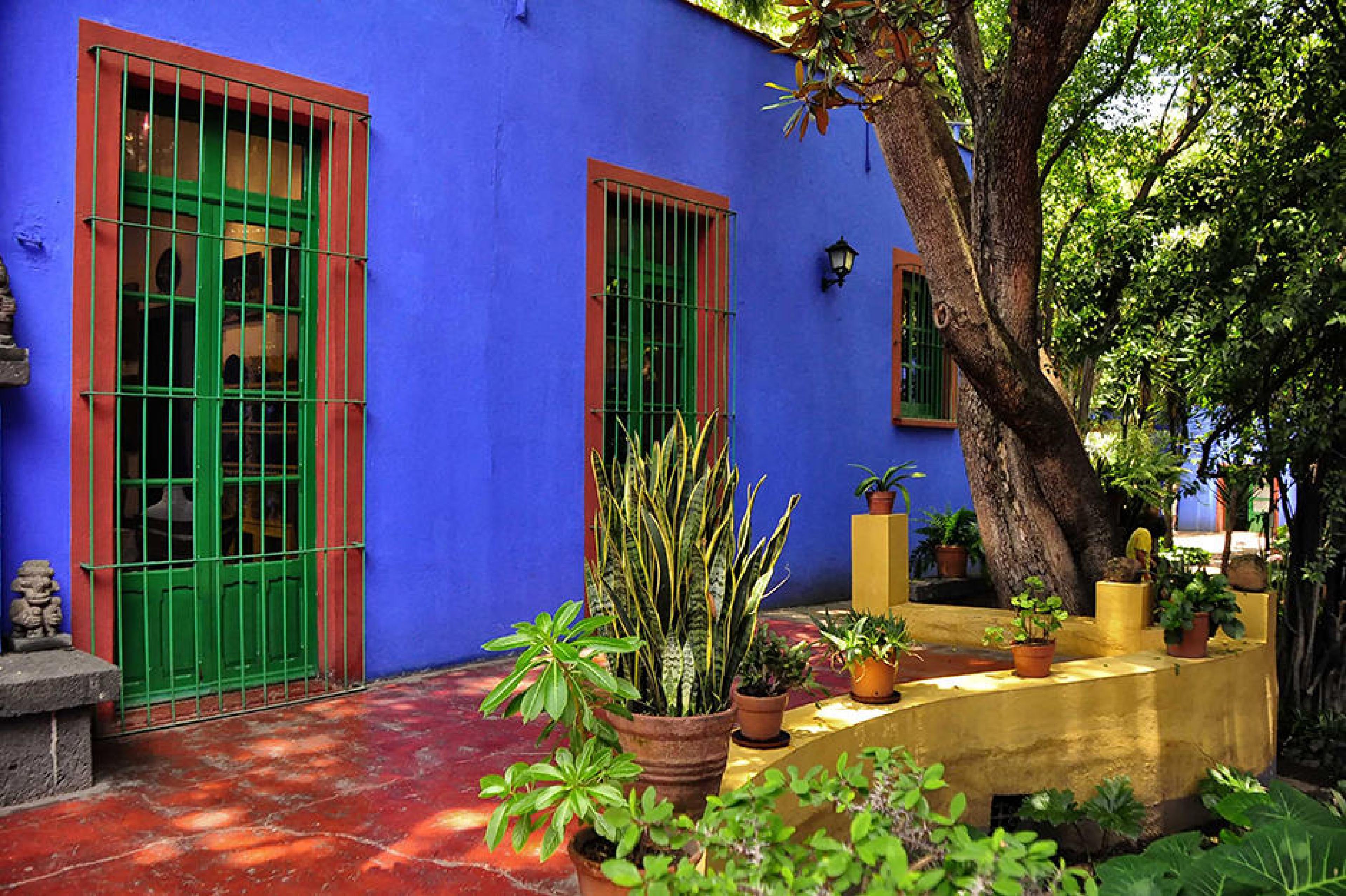 Exterior View - Frida Kahlo Museum, Mexico City, Mexico - Courtesy Rod Waddington