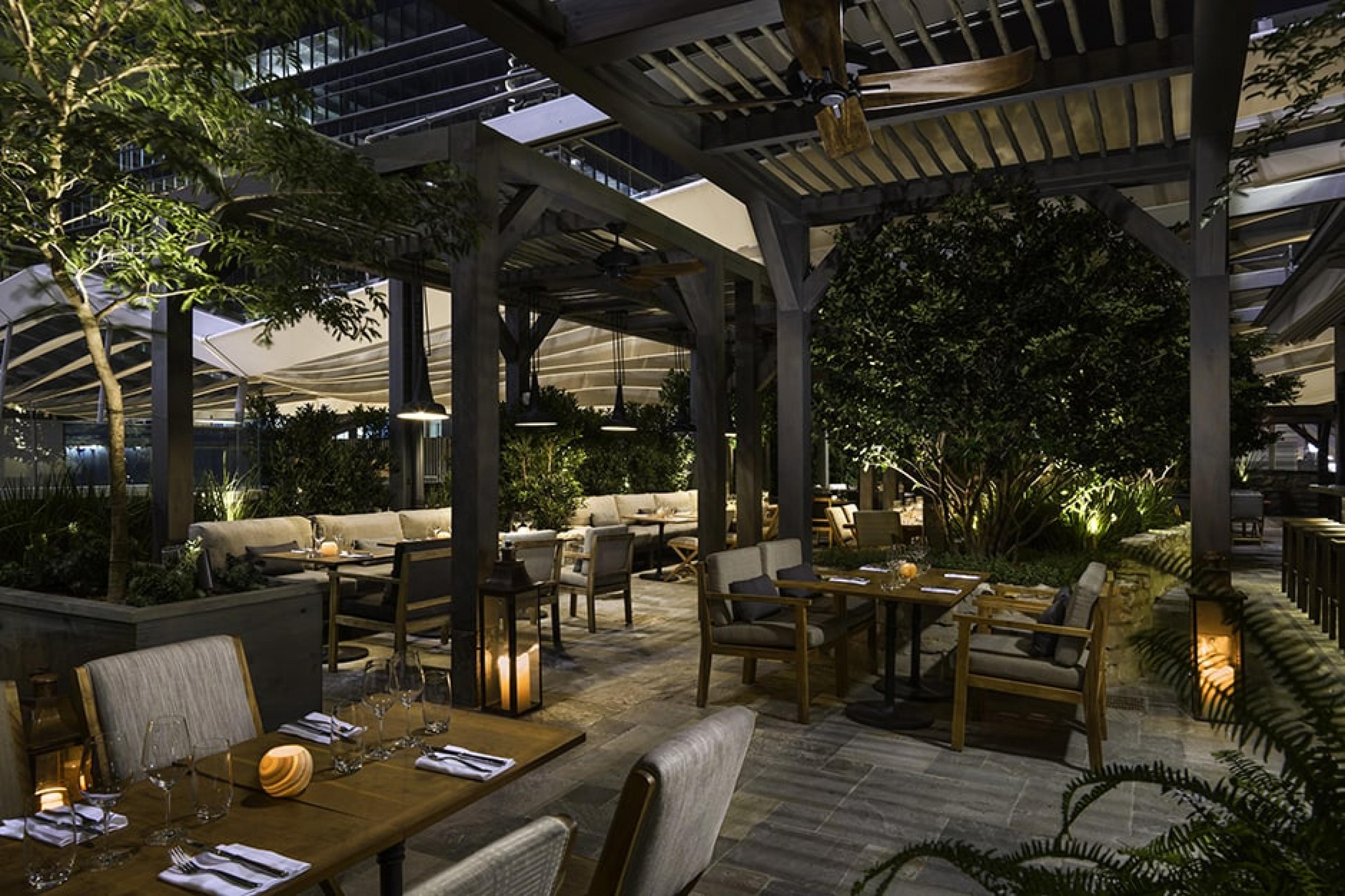 Outdoor dining area at Quinto La Huella in Miami