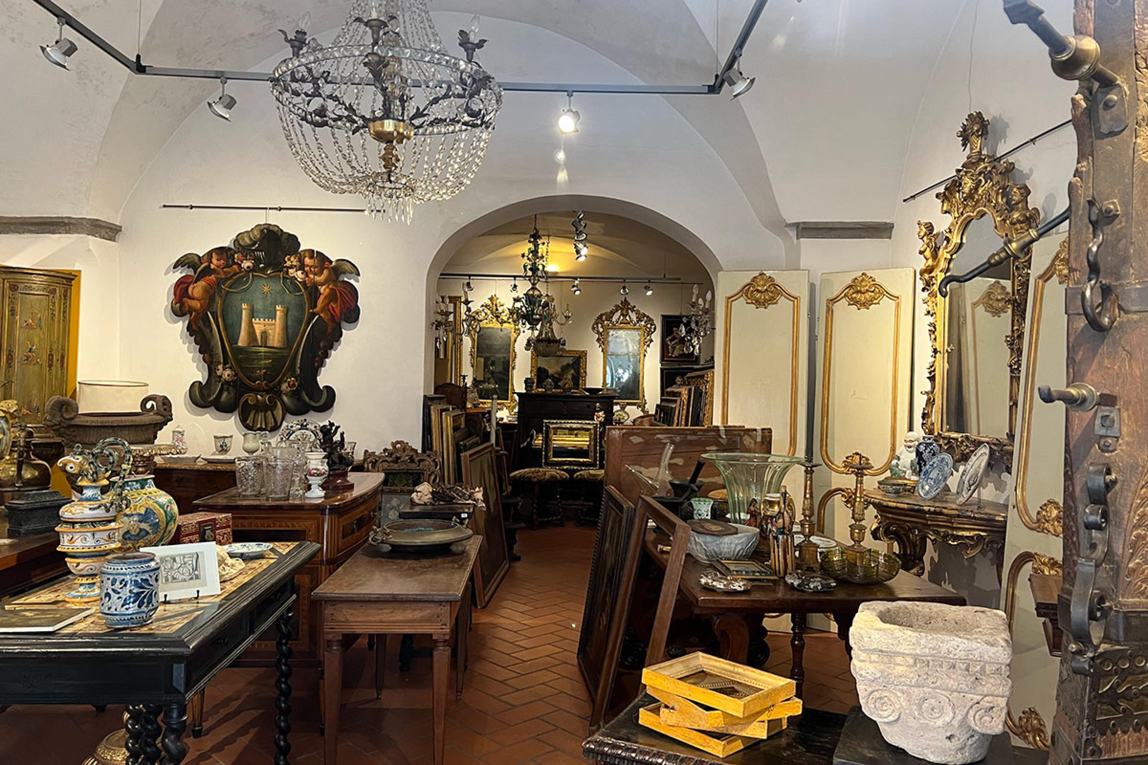 Antichita Gonnelli Shop Florence