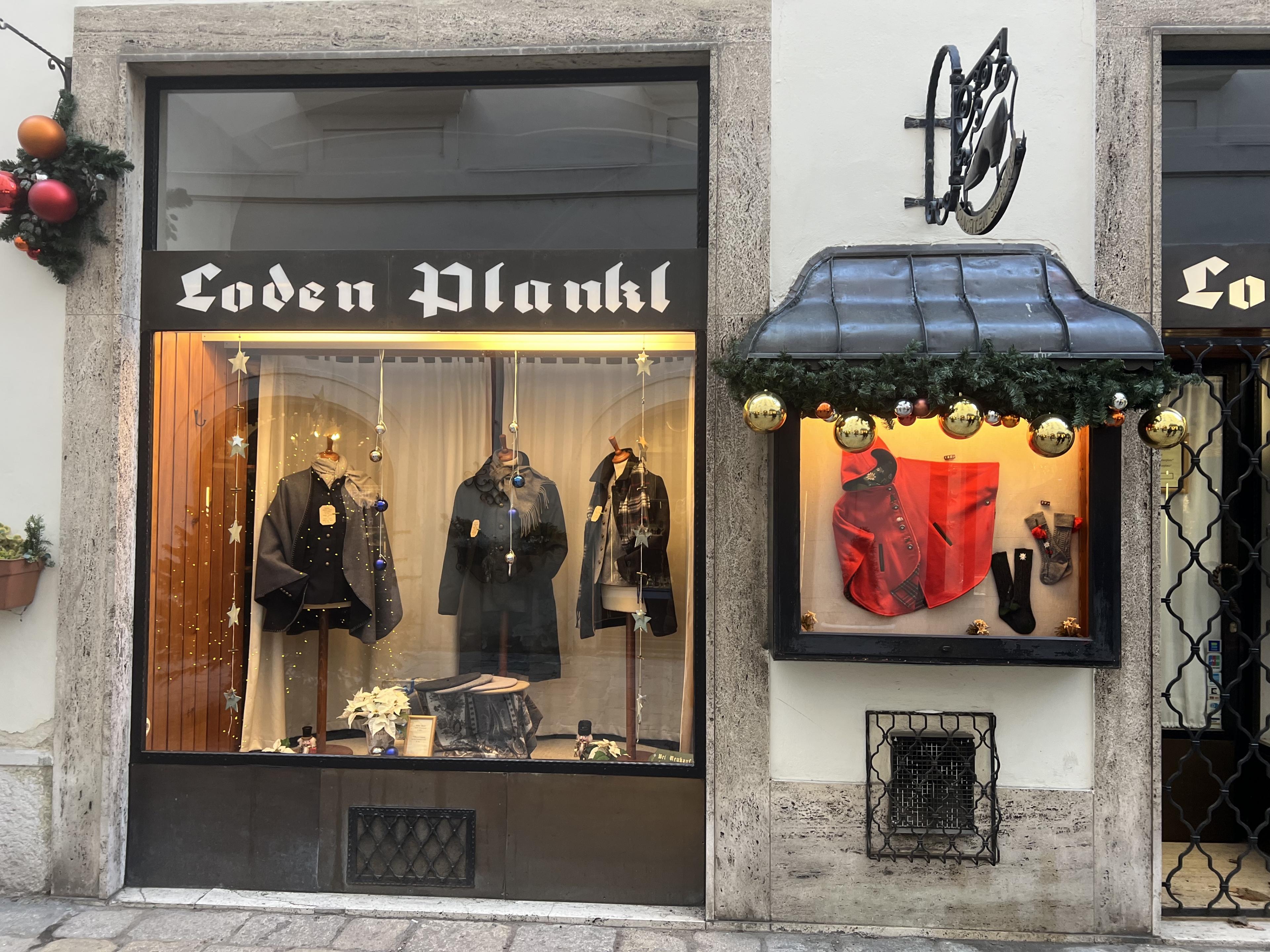 christmas window display of viennese clothing store loden plankl