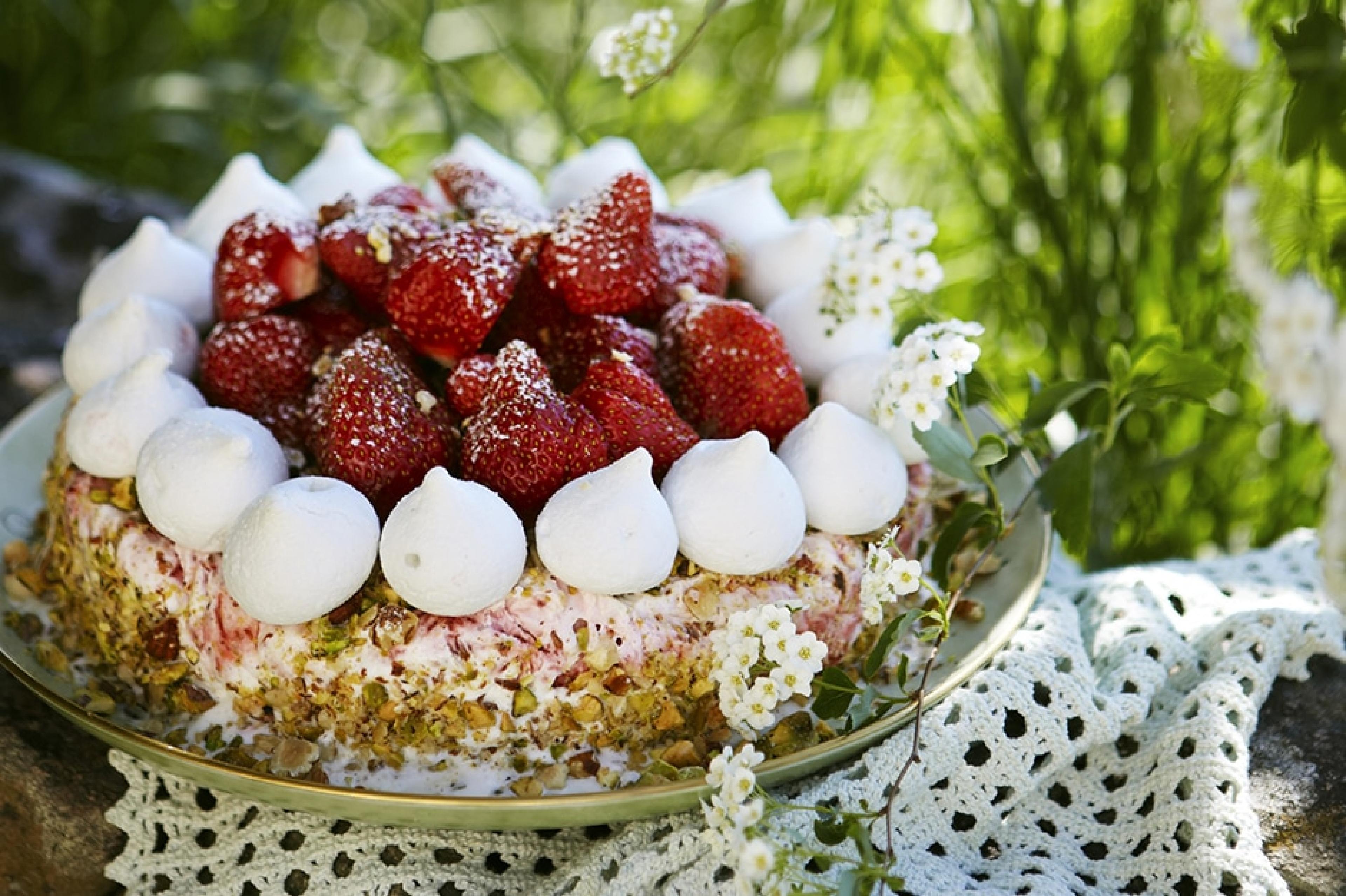 Swedish summer strawberry cake. 