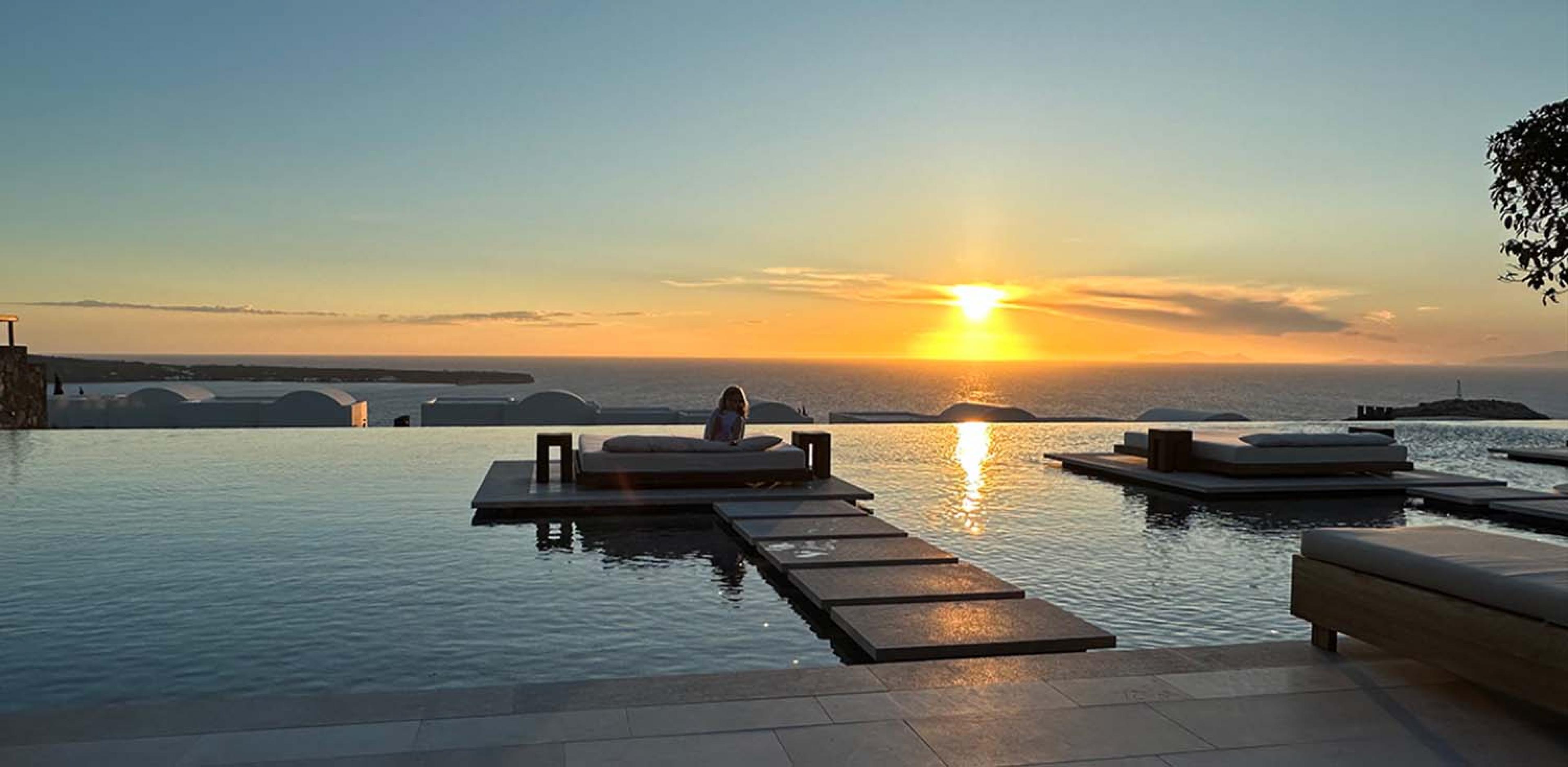 infinity pool looking over the ocean at sunset